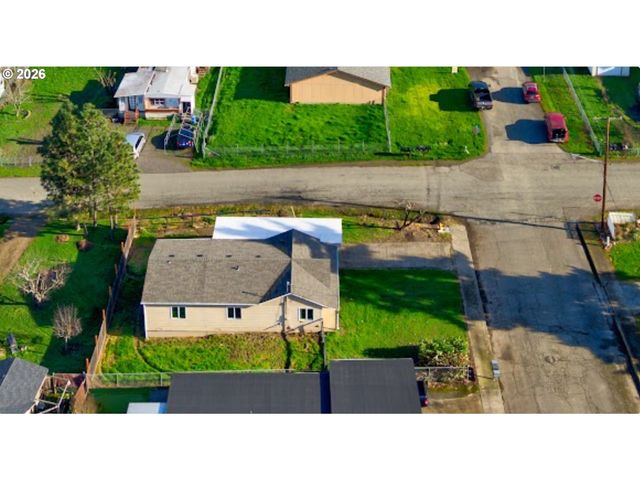 430 Se CARROL St, Winston, OR 97496