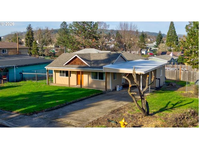 430 Se CARROL St, Winston, OR 97496