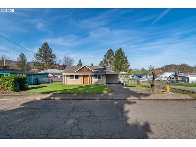 430 Se CARROL St, Winston, OR 97496