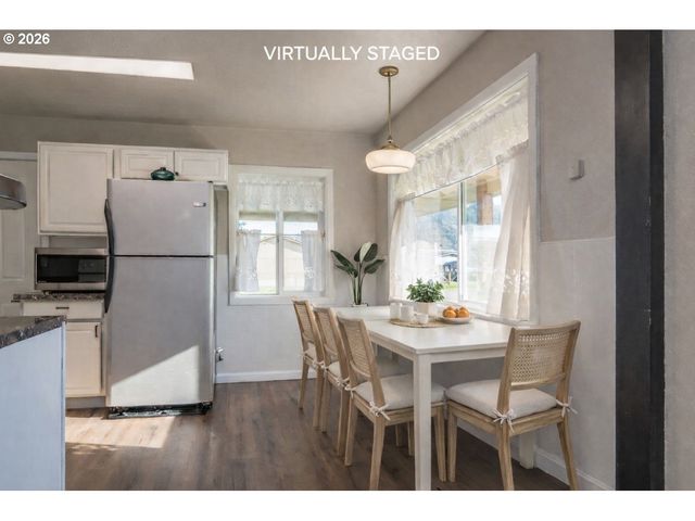 430 Se CARROL St, Winston, OR 97496