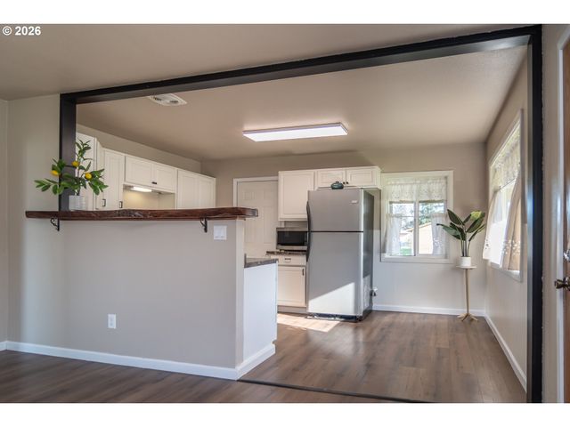 430 Se CARROL St, Winston, OR 97496