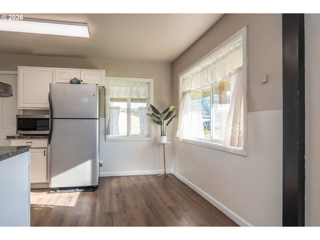 430 Se CARROL St, Winston, OR 97496