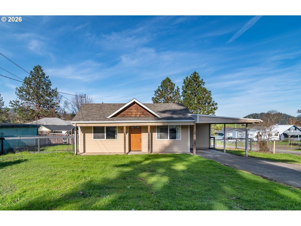 430 Se CARROL St, Winston, OR 97496