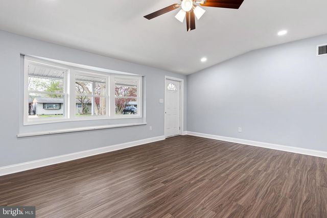 4 MARTELL RD, Newark, DE 19713