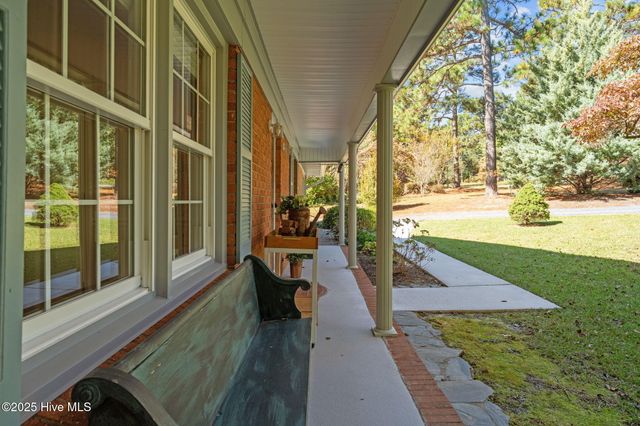 304 Selkirk Trail, Southern Pines, NC 28387