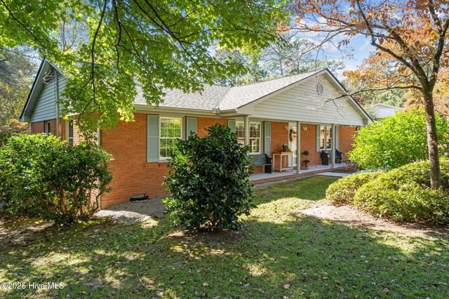 304 Selkirk Trail, Southern Pines, NC 28387