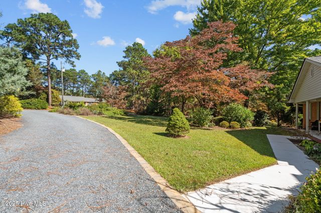 304 Selkirk Trail, Southern Pines, NC 28387