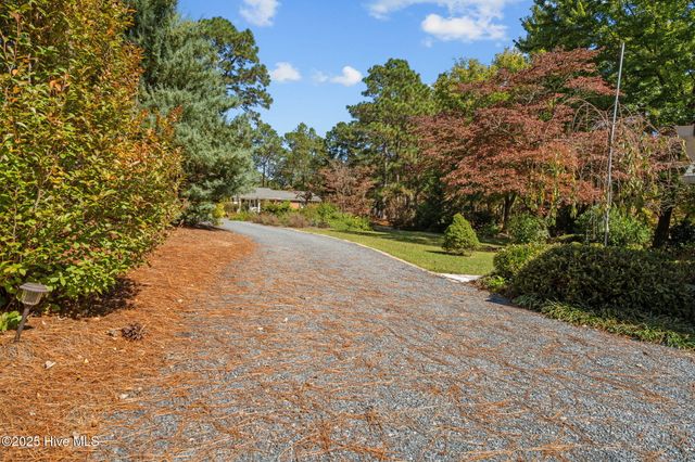 304 Selkirk Trail, Southern Pines, NC 28387