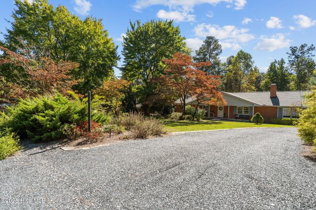 304 Selkirk Trail, Southern Pines, NC 28387