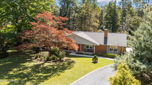 304 Selkirk Trail, Southern Pines, NC 28387