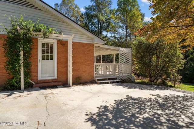 304 Selkirk Trail, Southern Pines, NC 28387