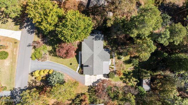 304 Selkirk Trail, Southern Pines, NC 28387