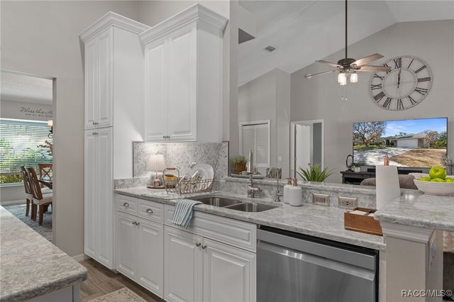 6092 N Misty Oak Terrace, Beverly Hills, FL 34465