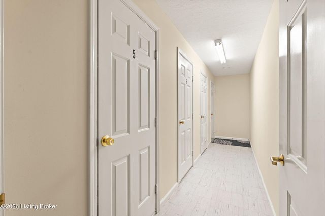 10700 McMeekin Ln 205, Louisville, KY 40223