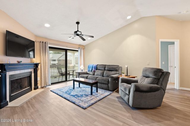 10700 McMeekin Ln 205, Louisville, KY 40223