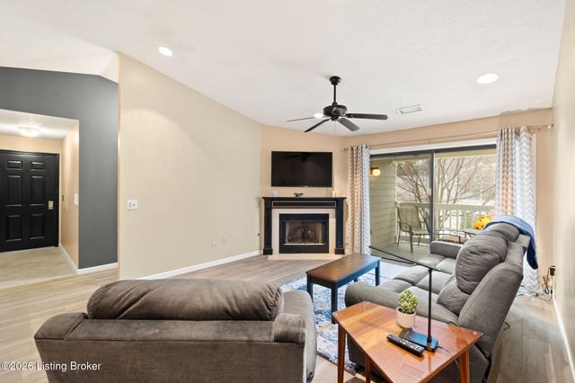 10700 McMeekin Ln 205, Louisville, KY 40223