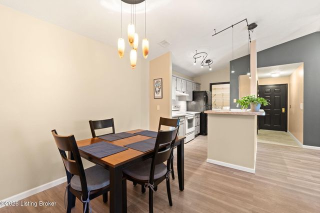 10700 McMeekin Ln 205, Louisville, KY 40223