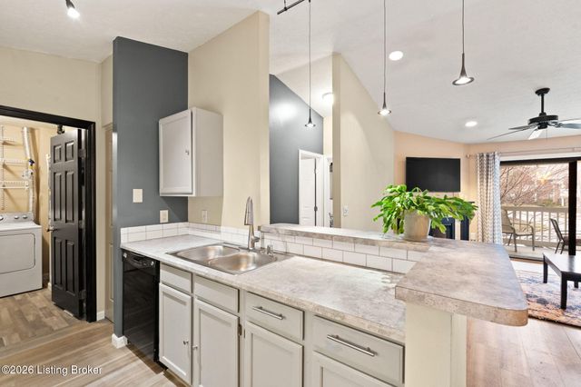 10700 McMeekin Ln 205, Louisville, KY 40223