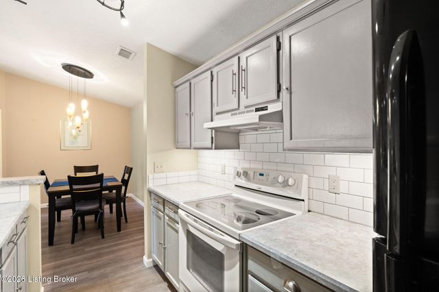 10700 McMeekin Ln 205, Louisville, KY 40223