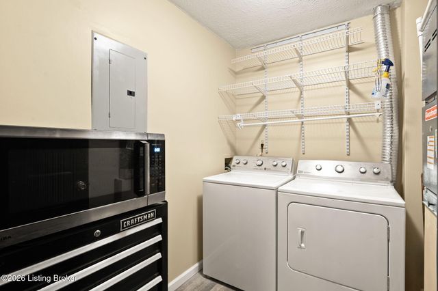 10700 McMeekin Ln 205, Louisville, KY 40223