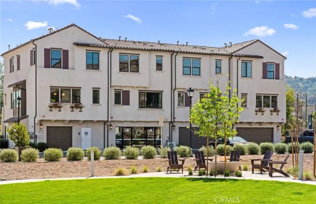 106 Sorrel Court, Burbank, CA 91506