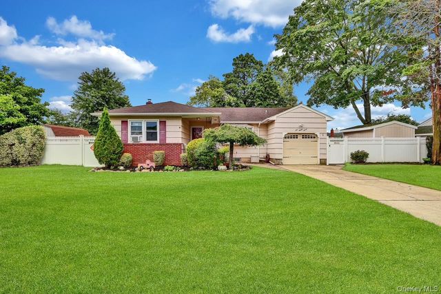 127 Queens Avenue, West Babylon, NY 11704
