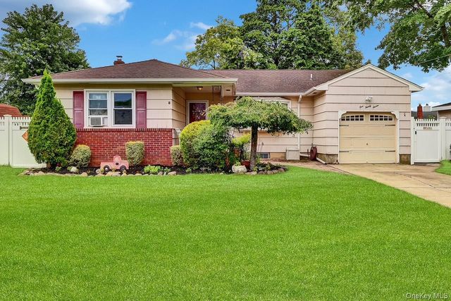 127 Queens Avenue, West Babylon, NY 11704