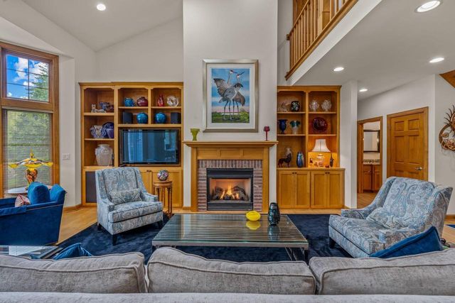 1998 W Hidden Reserve COURT, Mequon, WI 53092