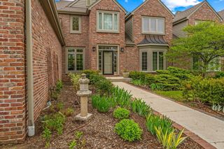 1998 W Hidden Reserve COURT, Mequon, WI 53092