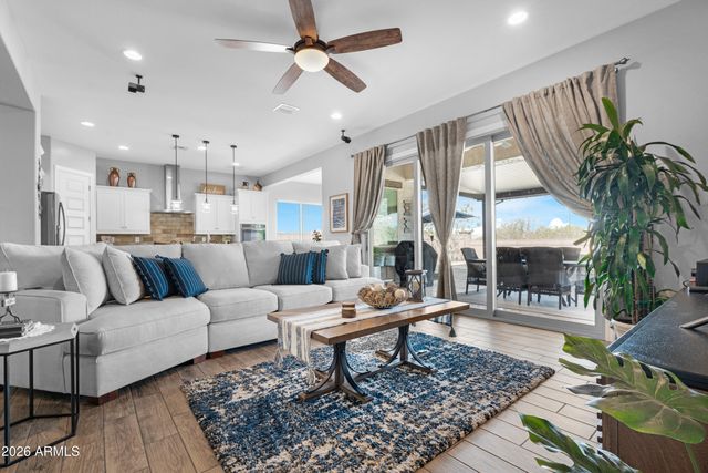 2826 E LA COSTA Drive, Gilbert, AZ 85298