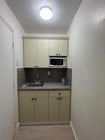 624 Mokena Dr, Miami Springs, FL 33166