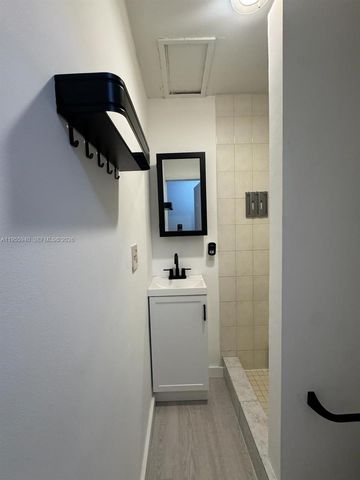 624 Mokena Dr, Miami Springs, FL 33166