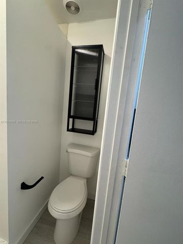 624 Mokena Dr, Miami Springs, FL 33166