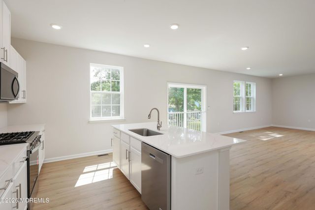 1 Dahlia Court, Bayville, NJ 08721