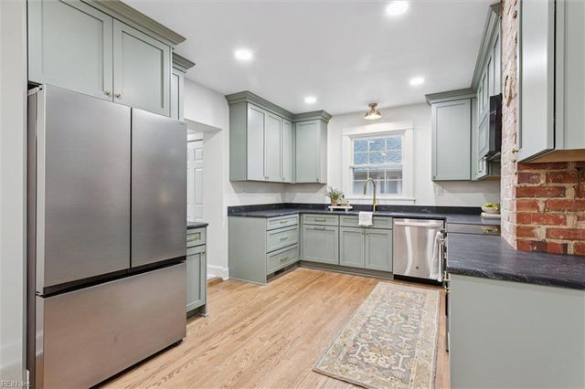 102 School LN, Toano, VA 23168