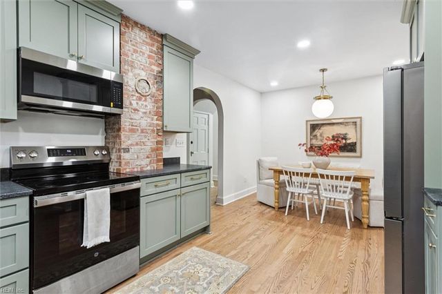 102 School LN, Toano, VA 23168