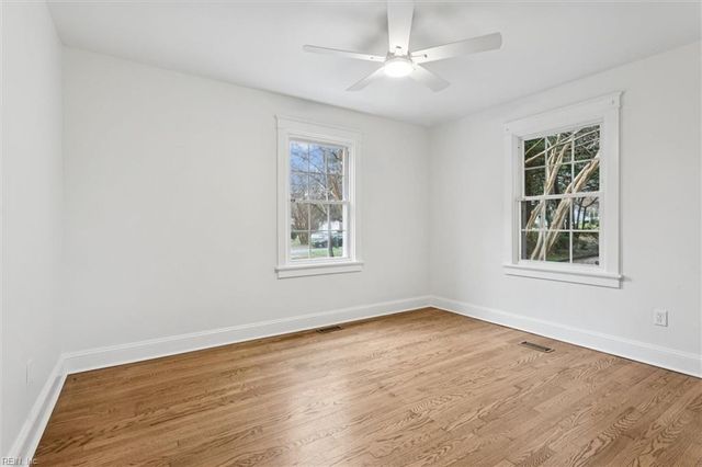 102 School LN, Toano, VA 23168