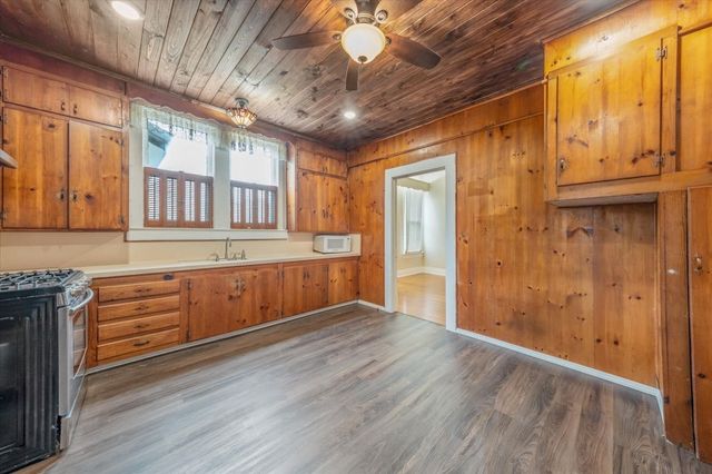 1419 N Sycamore, Palestine, TX 75801