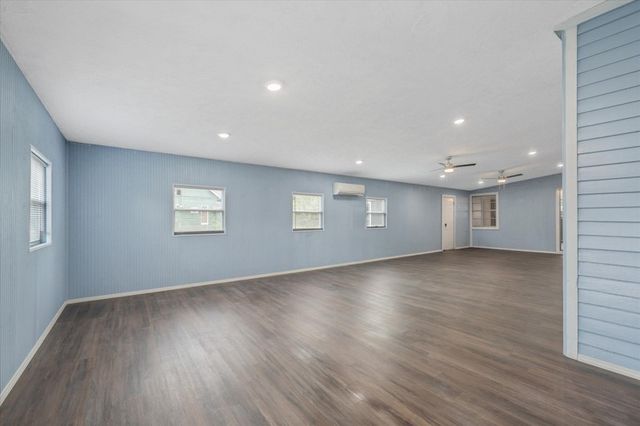 1419 N Sycamore, Palestine, TX 75801