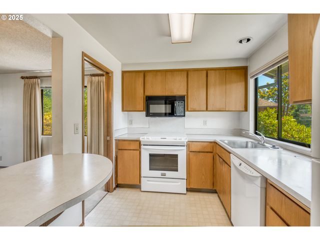 14843 Ne TILLAMOOK St, Portland, OR 97230