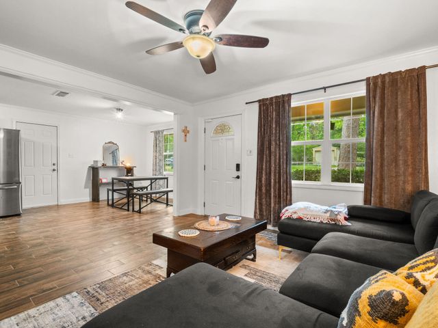 303 LAKE STREET, New Llano, LA 71461