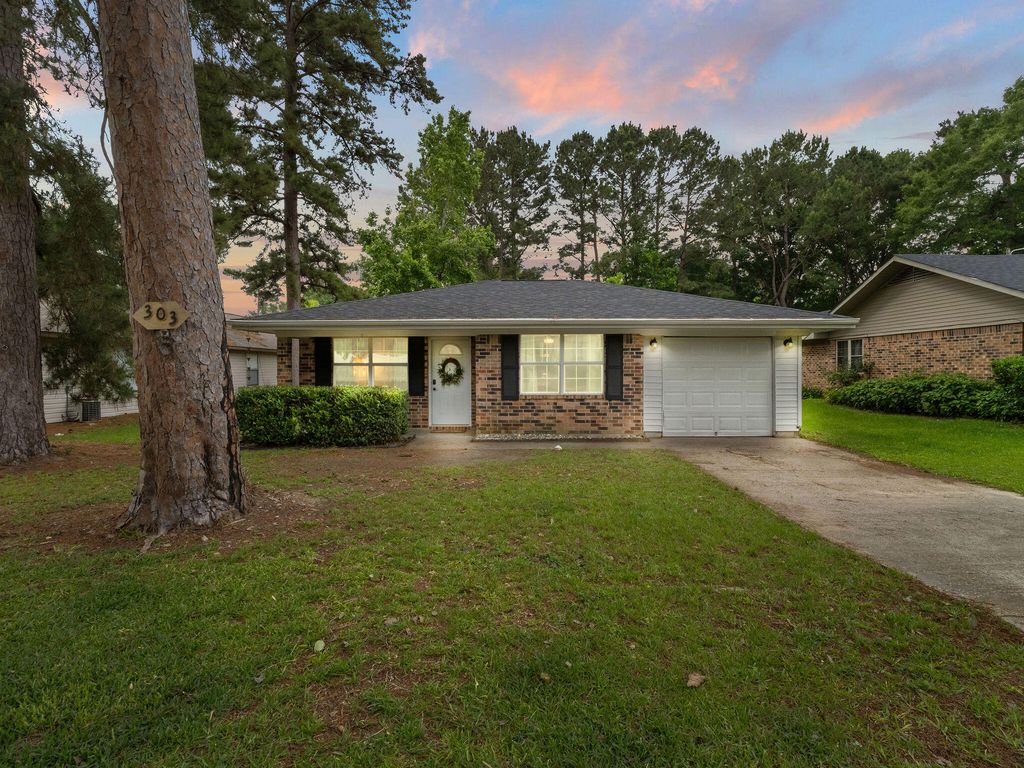 303 LAKE STREET, New Llano, LA 71461