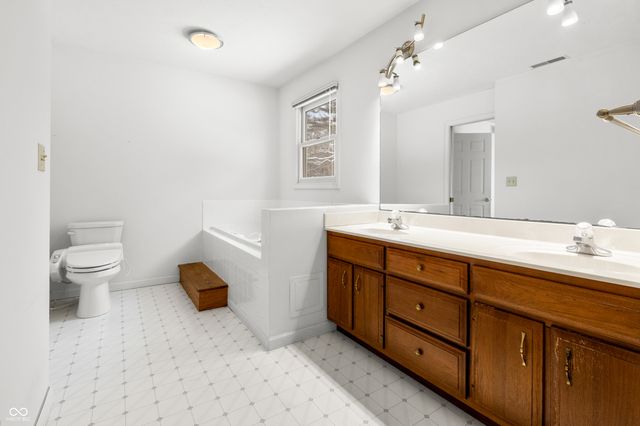 6062 Acorn Drive, Columbus, IN 47201