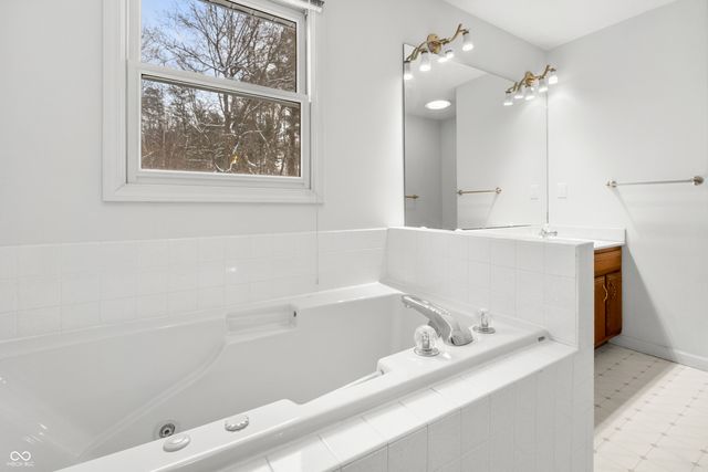 6062 Acorn Drive, Columbus, IN 47201