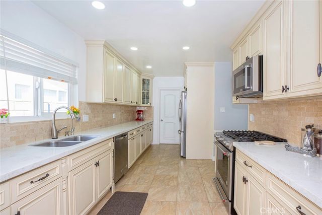 6921 Atoll Ave., North Hollywood, CA 91605