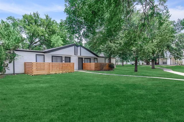 18001 Cypress Trace Road 1301, Houston, TX 77090