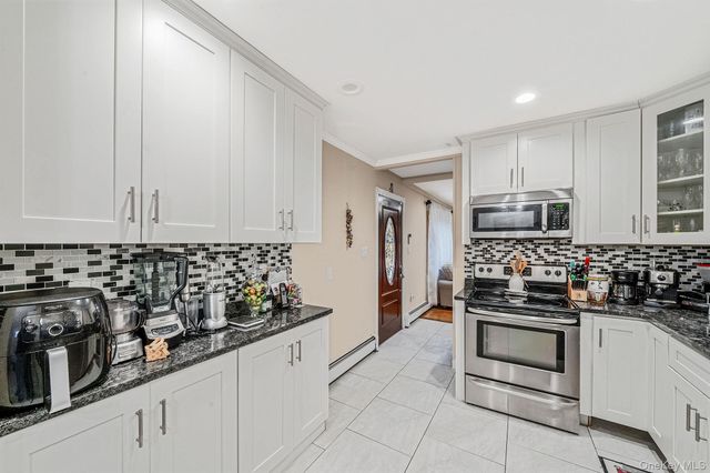 38 Farm Lane, Levittown, NY 11756