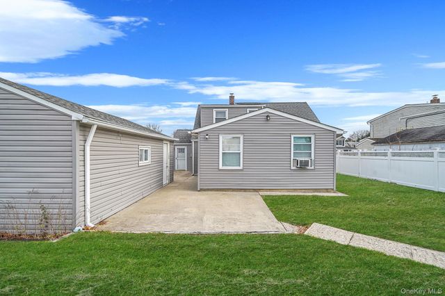 38 Farm Lane, Levittown, NY 11756