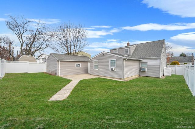 38 Farm Lane, Levittown, NY 11756