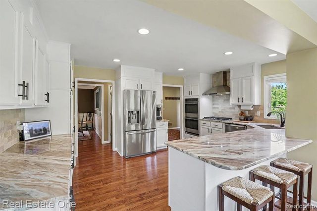 24899 Nottingham Drive, Novi, MI 48374